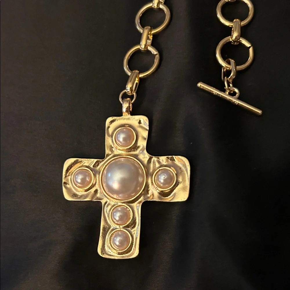 Elegant Gold and Pearl Cross Necklace NWT - Picture 5 of 8